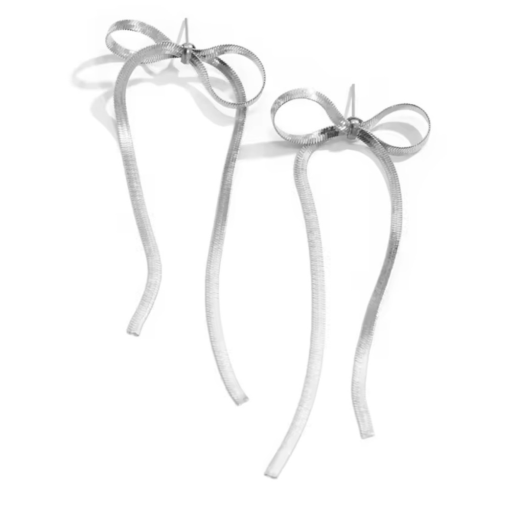 Chic Silver Bow Earrings – Minimalist Ribbon Style
